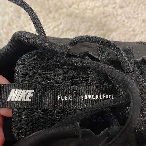 Women's Nike Flex Gym Shoes - Picture 3 of 7